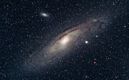"Andromeda Galaxy 23rd Nov 2014" by ched cheddles. (https://flic.kr/p/qbLuaQ)