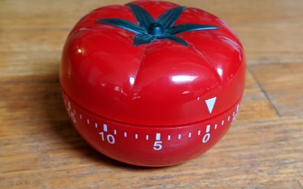 A tomato kitchen timer.